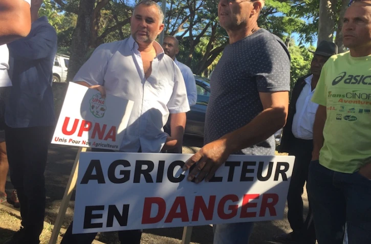 Mobilisation des agriculteurs de l'UPNA devant CTICS