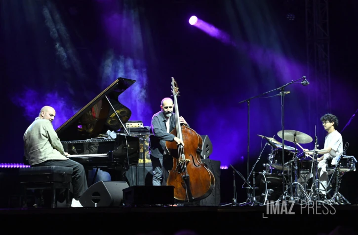 Jazz dann Port Chai Maestro