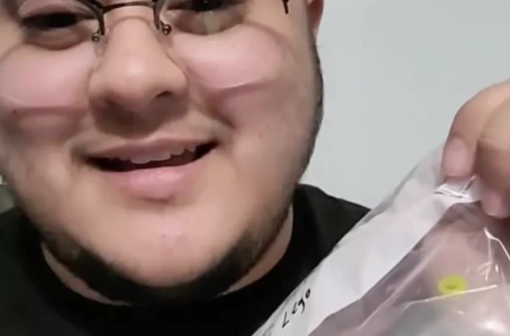 25 ans plus tard, un Américain découvre une pièce de Lego coincée dans son nez