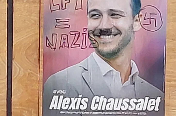 dégradations d'affiches et symboles nazis au tampon 