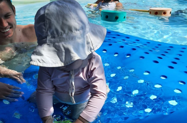 La ville de Saint-Paul a organisé une matinée aquatique pour les parents et les bébés.