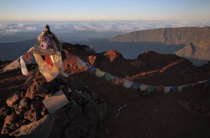 Boudhisme : des prières au sommet du Piton des Neiges