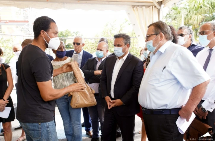 signature région. réunion et mairie saint pierre michel fontaine didier robert