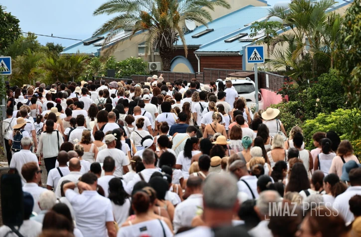 Les Avirons : une marche blanche en hommage aux deux fillettes tuées par leur père 
