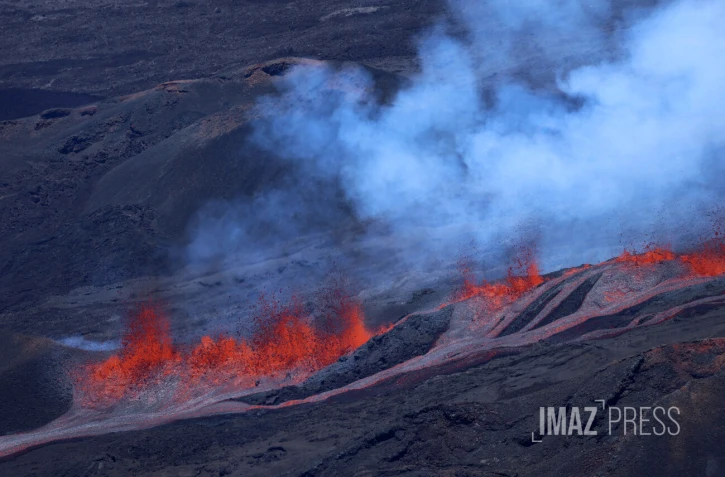 capture d'écran webcam de l'observatoire volcanologique)