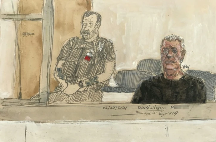 Dominique P. (à droite) pendant son procès devant la Cour criminelle d'Avignon, le 2 septembre 2024