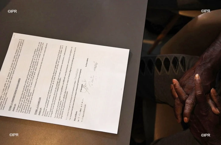 migrants select hotel 