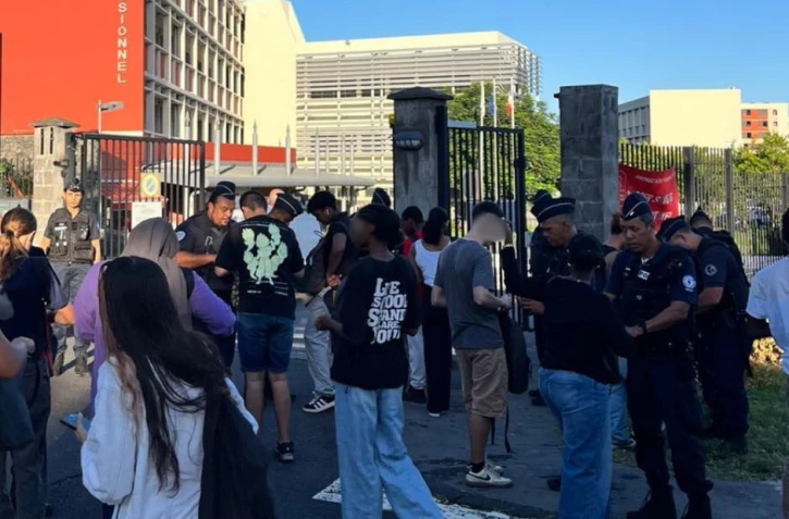 Saint-Denis : 21 policiers pour contrôler les élèves du lycée professionnel Julien de Rontaunay au lendemain de l'agression d'une enseignante