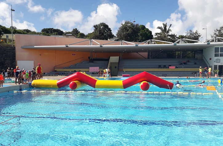  piscine de plateau caillou