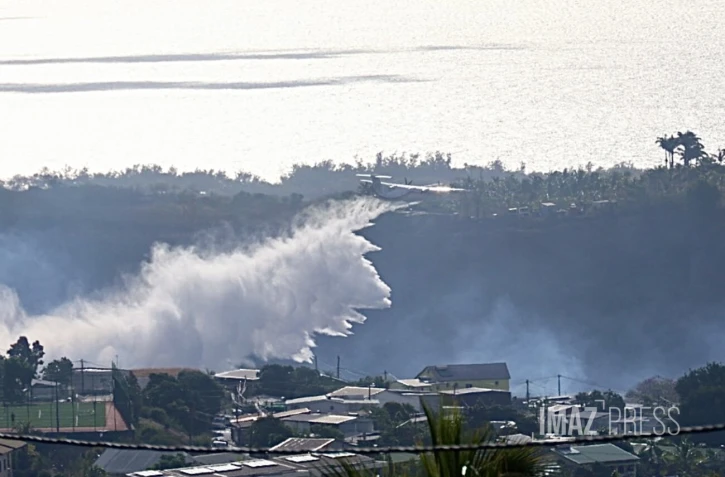 Rivière des Galets : feu de broussaille en cours, le dash est sur place
