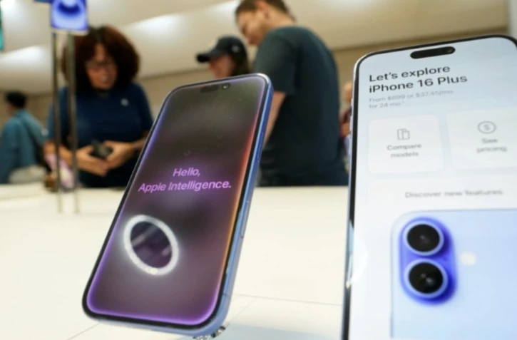 Un iPhone 16 le 20 septembre 2024 à New York ( AFP / TIMOTHY A. CLARY )