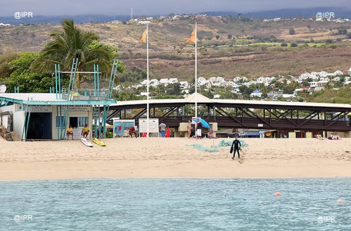 Plage des Roches Noires