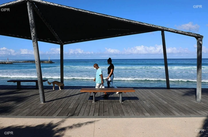 plage et bar fermé