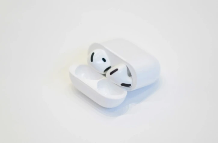 Image d'illustration d'écouteurs sans fil d'Apple en Californie le 9 septembre 2024 ( AFP / Nic COURY )