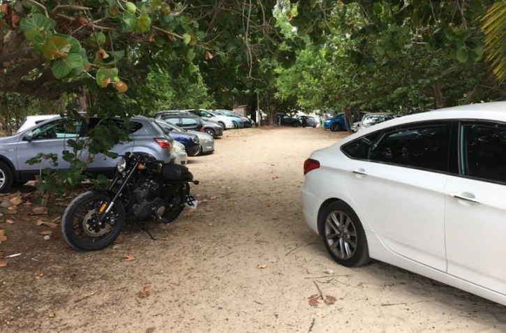 Plage, Hermitage, Domaine public maritime, parking sauvage, collectif de défense du DPM, voiture, paillotes