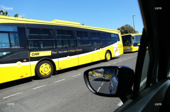 BUS JAUNE
