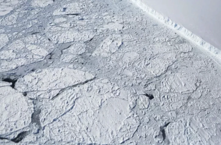 La banquise de l'Antarctique a atteint sa surface maximale pour l'année, et celle-ci n'a jamais été aussi petite depuis le début des relevés scientifiques ( Getty / MARIO TAMA )