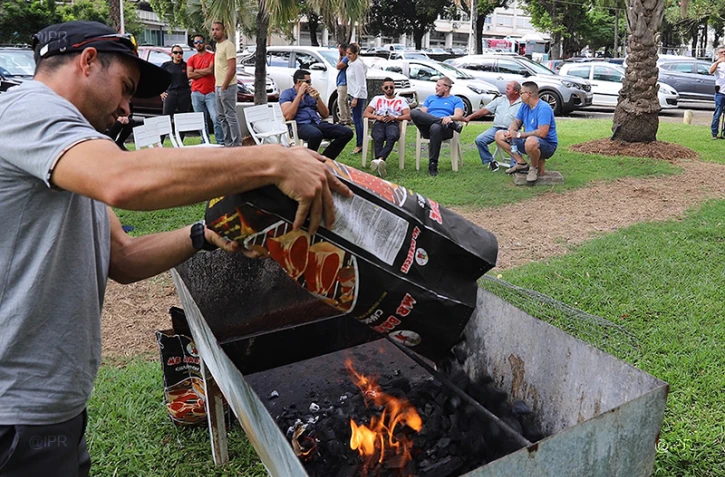 Les éleveurs JA et FDSEA devant la préfecture