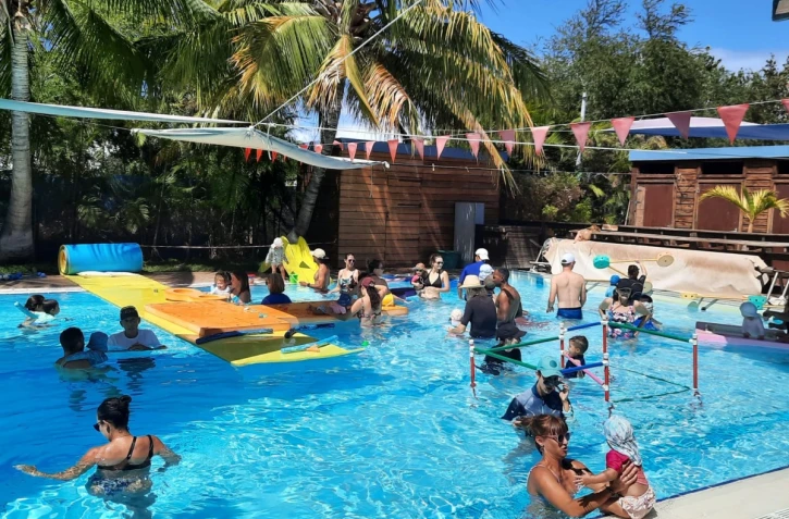 La ville de Saint-Paul a organisé une matinée aquatique pour les parents et les bébés.