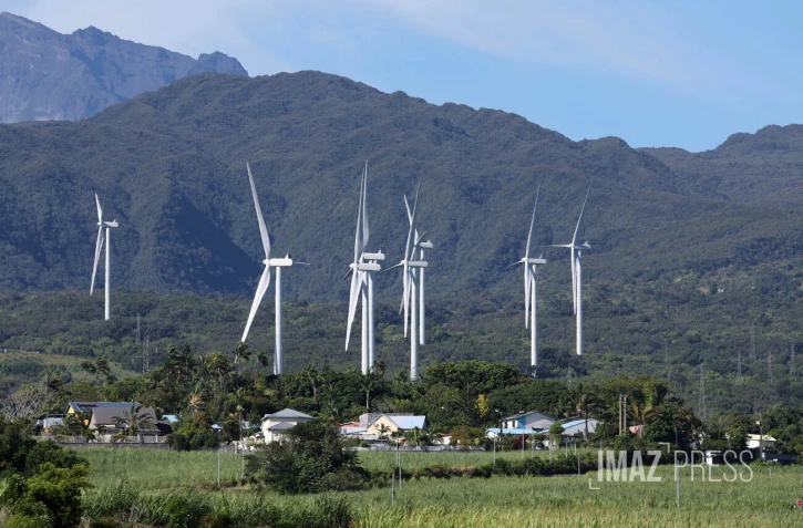 éoliennes sainte-suzanne 