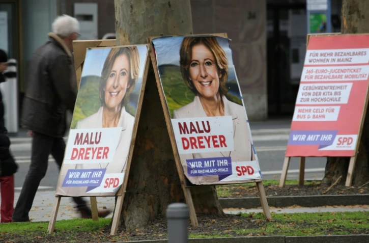 Panneaux électoraux pour Malu Dreyer, dirigeante social-démocrate sortante de la Rhénanie-Palatinat, à Mainz, dans l'ouest de l'Allemagne, le 14 mars  2021, jour de l'élection régionale