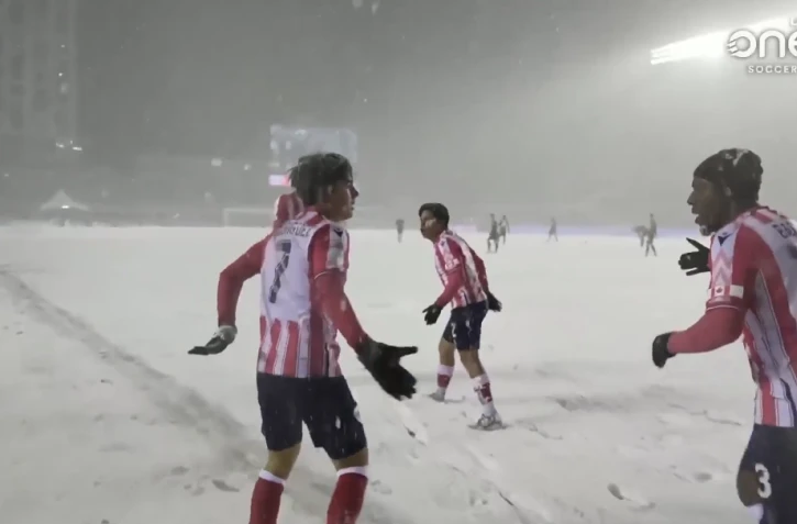 Canada : bicyclette, chasse-neige… la folle finale du championnat sous une tempête de neige