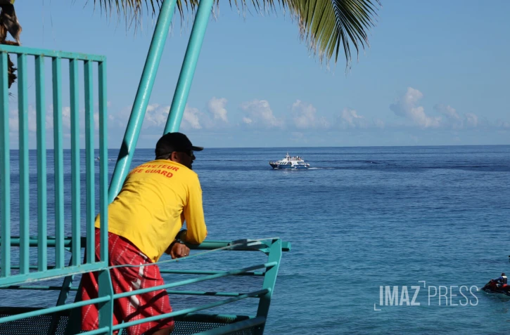 pose des filets plage de  Boucan-Canot 