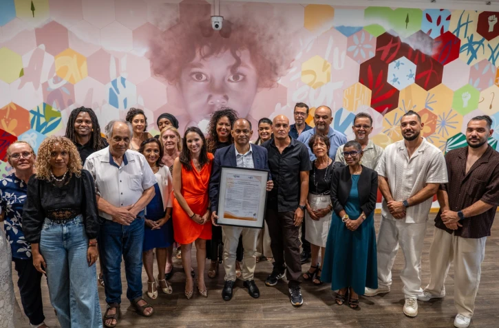 Territoire de l'Ouest : signature d'une charte pour l'application du bilinguisme