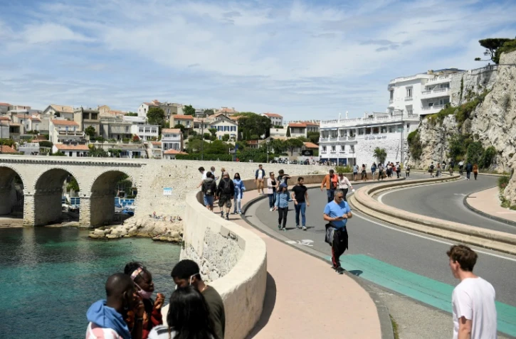 La route de la Corniche au niveau de l'Anse de la Fausse Monnaie dans le quartier d'Endoume Ă Marseille le 23 mai 2021