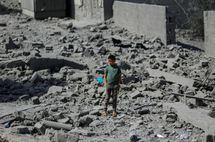 Destructions à Sanaa après un bombardement américain, le 27 avril 2025