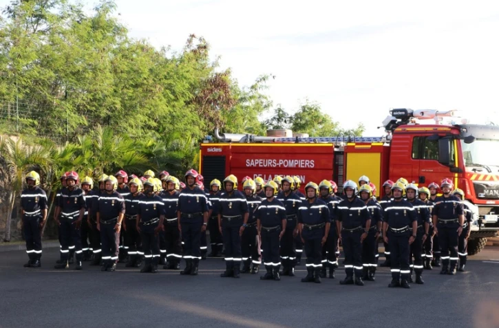 des pompiers reçoivent la médaille d'honneur