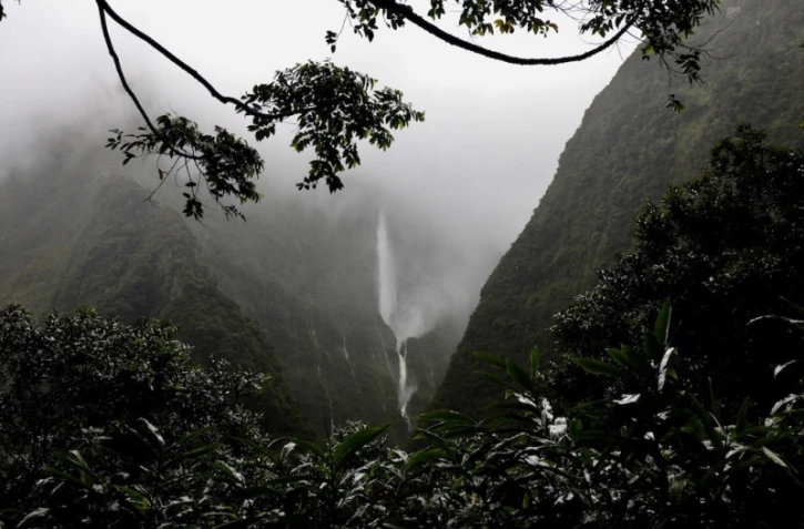 Des cascades à Salazie durant le passage d\'Ava