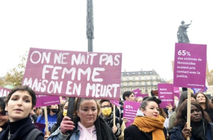 Une manifestation contre les violences sexistes et sexuelles, à Paris, le 20 novembre 2021 ( AFP / Alain JOCARD )