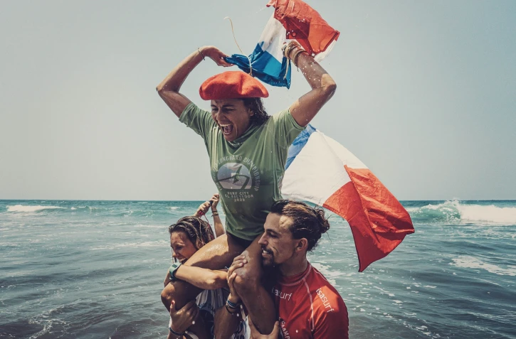 La France championne du monde de longboard Alice Lemoigne et Antoine Delpero en or 