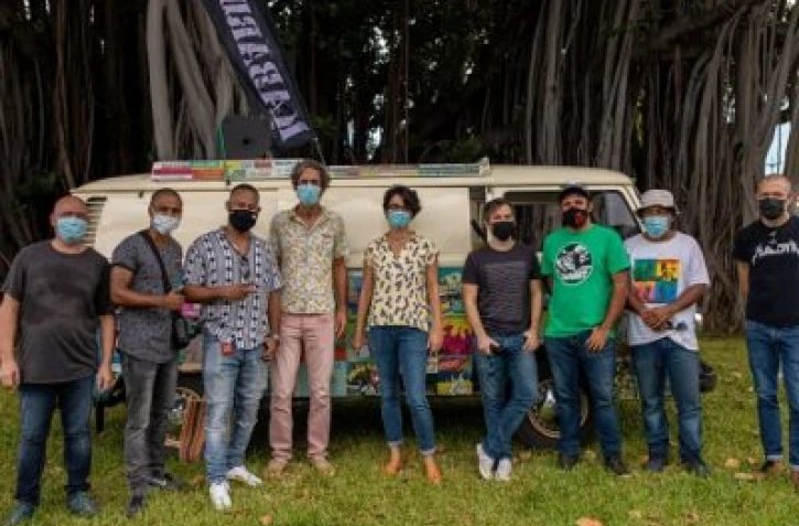 Un Kombi sound sytém dans les rues Portoise