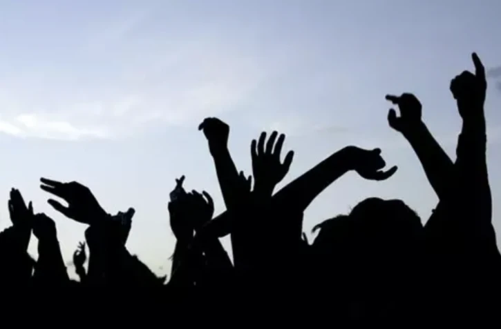 Un homme est mort d'un arrêt cardio-respiratoire lors d'une rave party illégale près de Saumur ( AFP / )