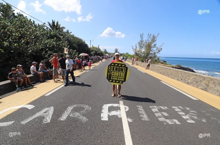 Manifestation contre la crrière de Bois Blanc - Touch Pa Nout Roche