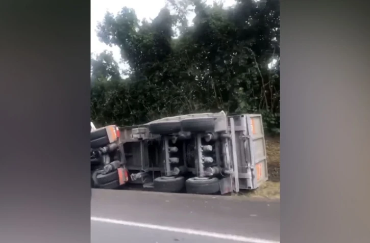 accident poids lourd camion quatre voies bras panon 