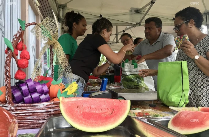 Vivez la "fraîch'attitude" avec les villages de fruits et légumes frais 