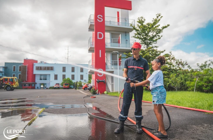 Le Port : les jeunes élus découvrent le métier de pompiers
