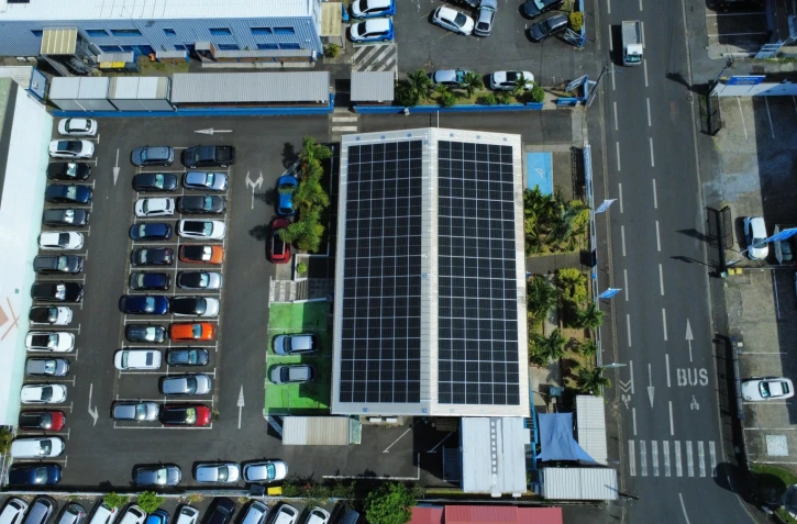 Saint-Denis : la Sodiparc inaugure une centrale solaire et installe des ruches sur son site