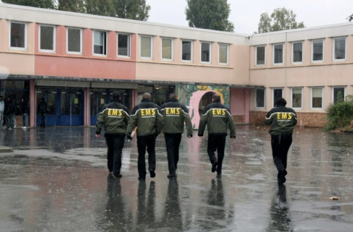 Une équipe mobile de sécurité (EMS) dans un lycée de Seine-Saint-Denis en octobre 2009