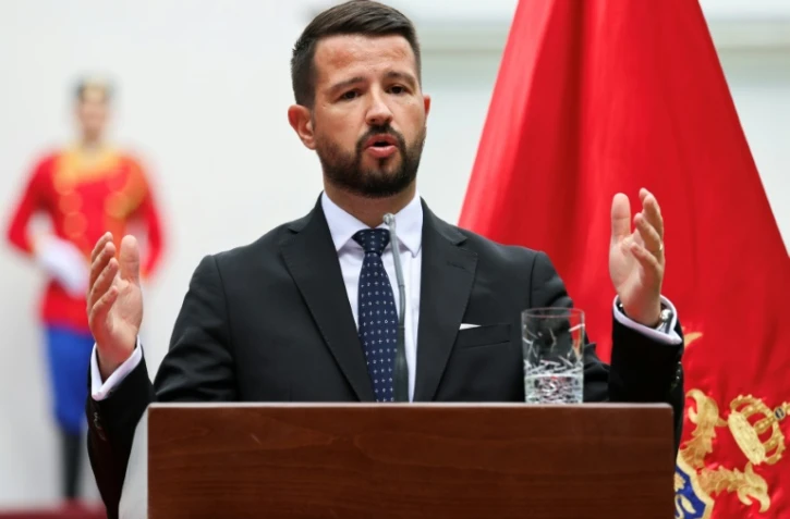 Le président du Monténégro, Jakov Milatović, lors d'une conférence de presse avec le président français Emmanuel Macron au Palais Bleu, la résidence présidentielle à Cetinje, le 4 juin 2026