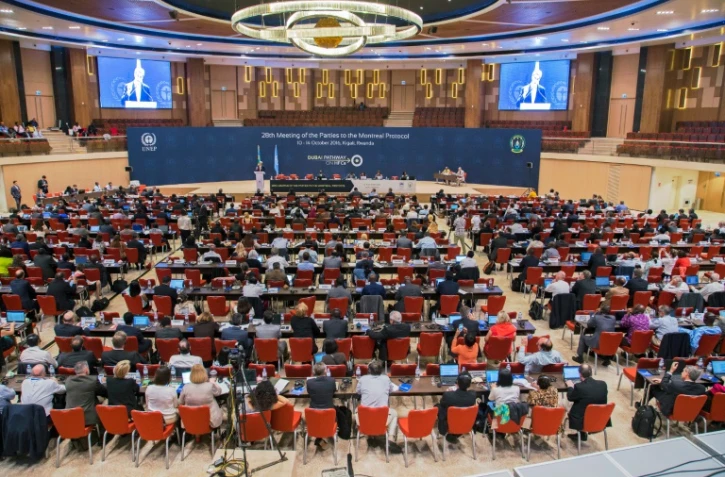 Le chef de la diplomatie américain John Kerry lors de son discours prononcé devant les représentants de 197 pays réunis pour la 28e Réunion des Parties au Protocole de Montréal, à Kigali au Rwanda le 14 octobre 2016.