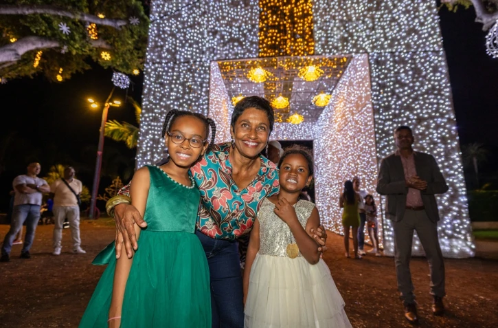 Saint-Denis : les illuminations de Noël brillent sur le Barachois