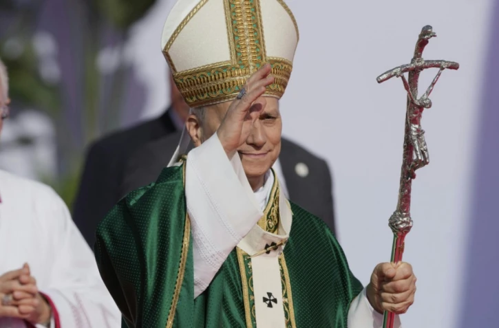 Le pape Léon XIV devant près d'un million de jeunes fidèles réunis à Rome pour une messe finale en plein air.KEYSTONE/AP/Gregorio Borgia