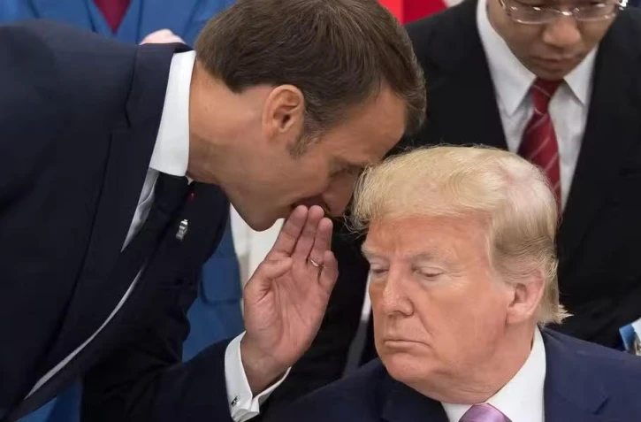 mmanuel Macron et Donald Trump en 2019 au G20 à Osaka. © Crédit photo : Jacques Witt / POOL / AFP