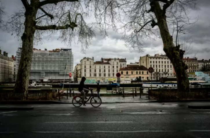 Le quai Fulchiron, où le jeune Quentin Deranque a été mortellement blessé par six individus, le 12 février 2026 ( AFP / OLIVIER CHASSIGNOLE )