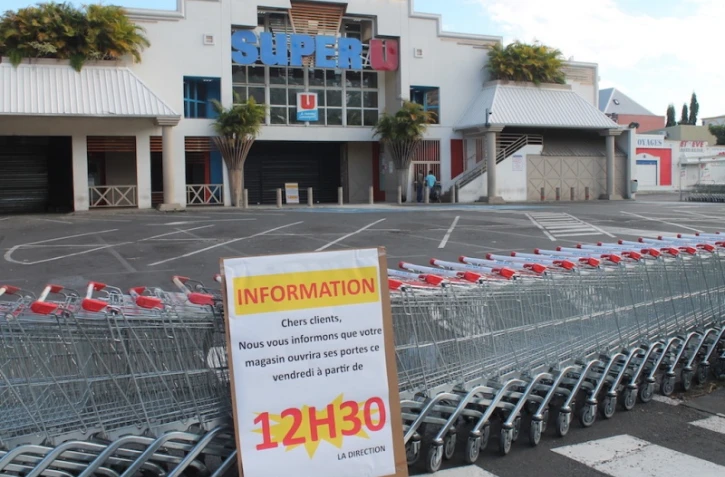 Les commerçants de Saint-Paul affichent leur crainte après le braquage de Super U.