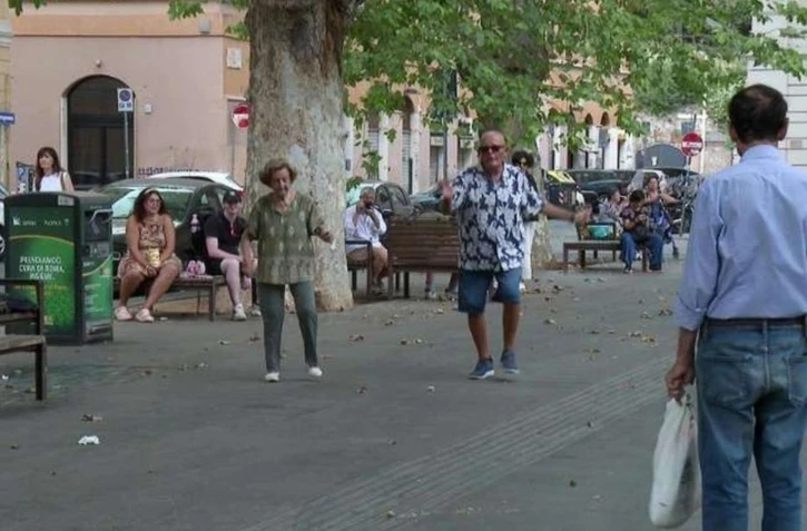 Insolite : à Rome, des seniors devenus viraux grâce à leurs danses, espèrent donner l'exemple